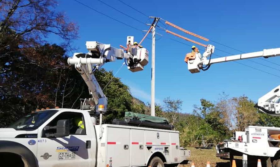 Saesa realizará obras para robustecer red eléctrica y minimizar efecto de interrupciones de suministro en el sector norte de Valdivia