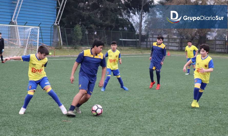 Escuelas Municipales de Fútbol Escolar comienzan a captar el talento de niños y niñas de Paillaco