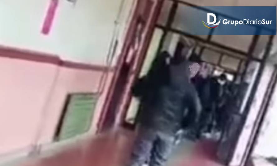 Pelea entre estudiantes genera rechazo entre apoderados y vecinos de Valdivia