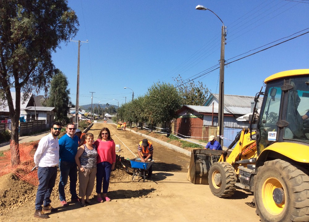  Familias de calle Colón de Paillaco no sufrirán más con el polvo gracias a pavimentación