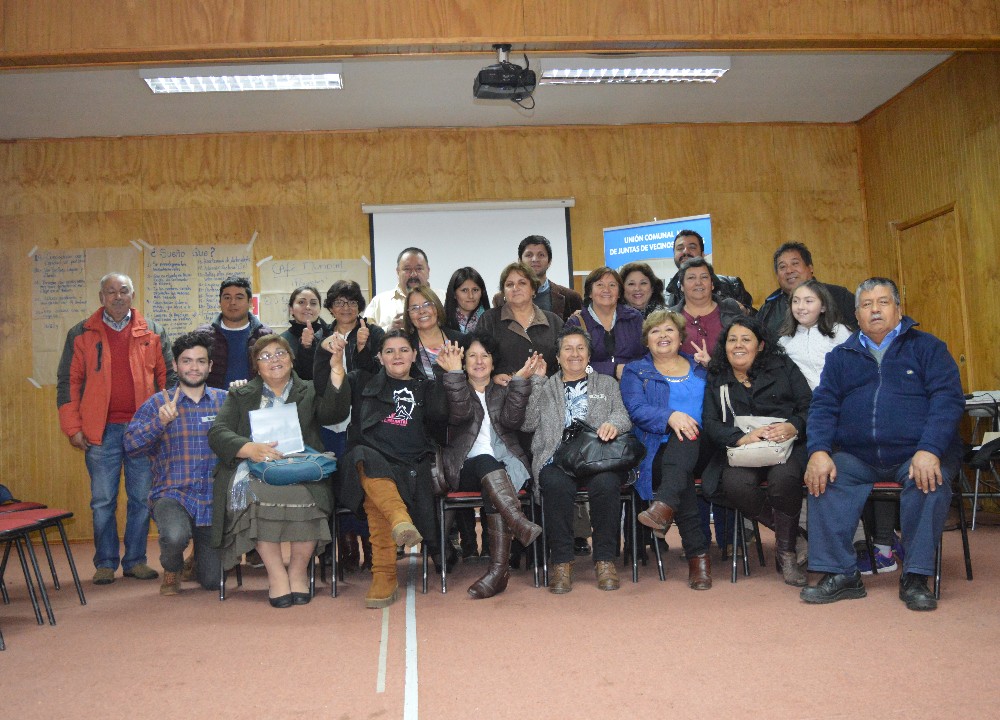 Dirigentes vecinales de Paillaco reforzaron sus roles en Escuela de Liderazgo