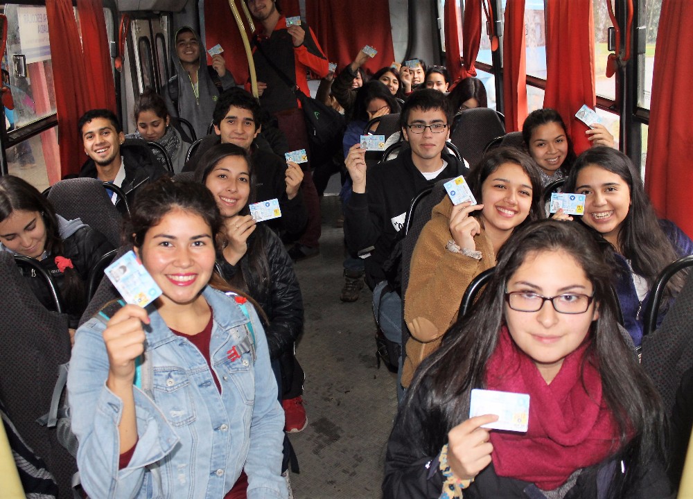 Junaeb refuerza llamado a revalidar TNE con evento masivo en Valdivia