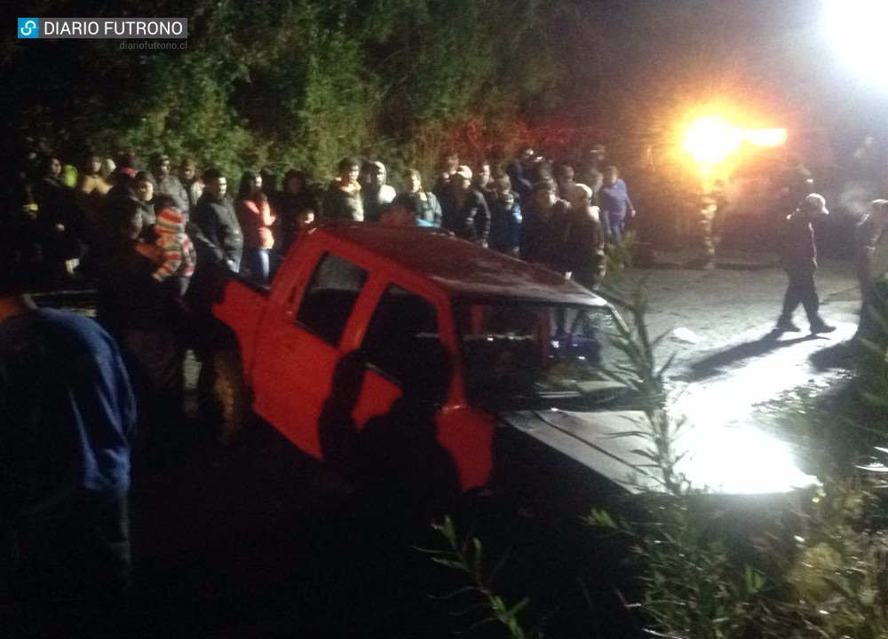 Lago Ranco: Un hombre falleció tras volcar su camioneta en el sector Auquinco