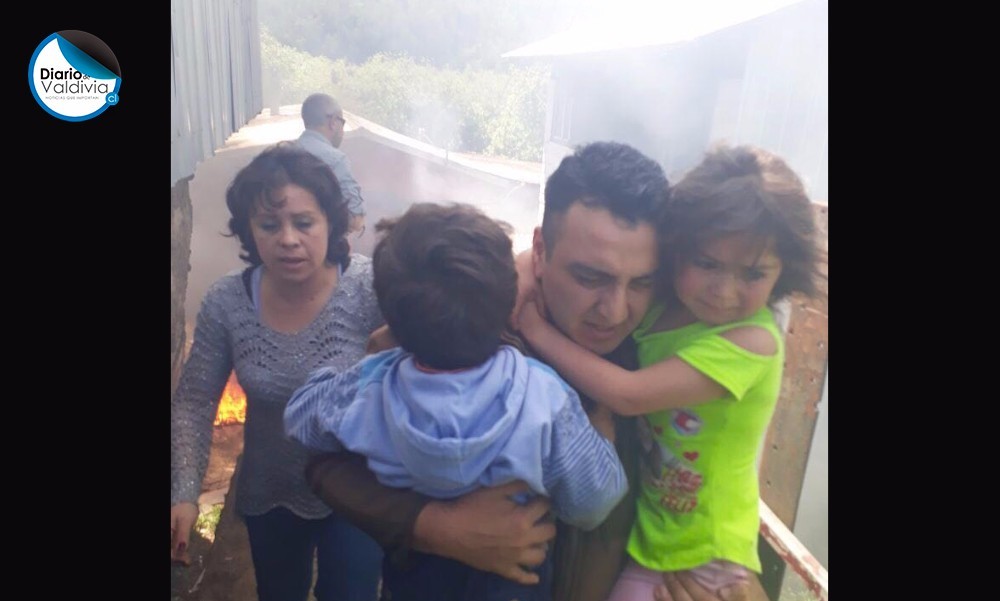 Carabineros efectuaron oportuno rescate de cuatro niños amenazados por incendio