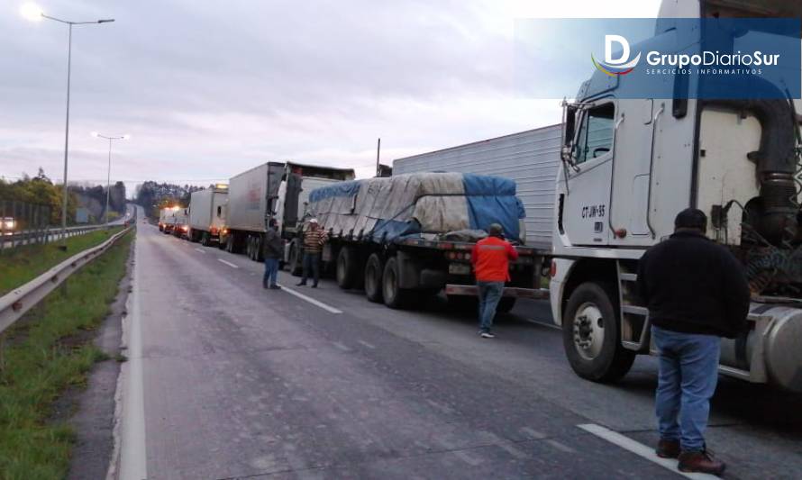 Con obstrucción parcial de tránsito comenzó paro de camioneros de la CNTC