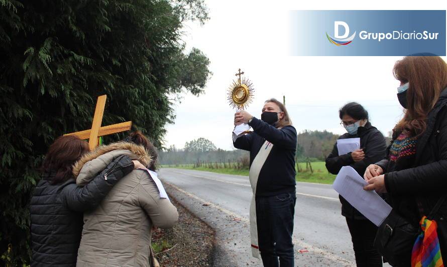 Cursillistas sacaron el Santísimo a las calles de Valdivia