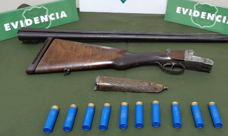Carabineros de Valdivia detuvo a un adulto y un menor por posesión de armas de fuego