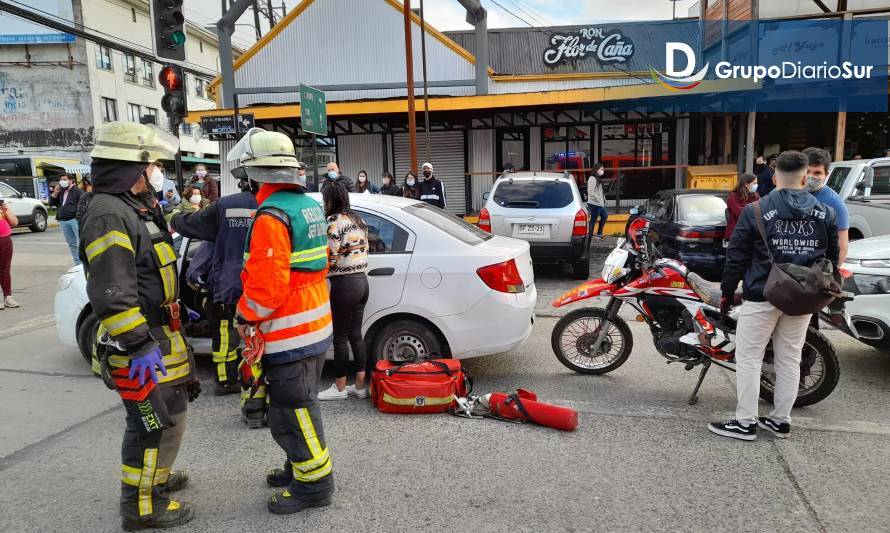 Riña entre conductores en el centro de Valdivia terminó con un lesionado