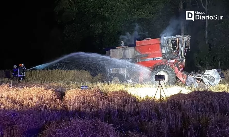 Incendio nocturno afectó a maquinaria agrícola en Paillaco