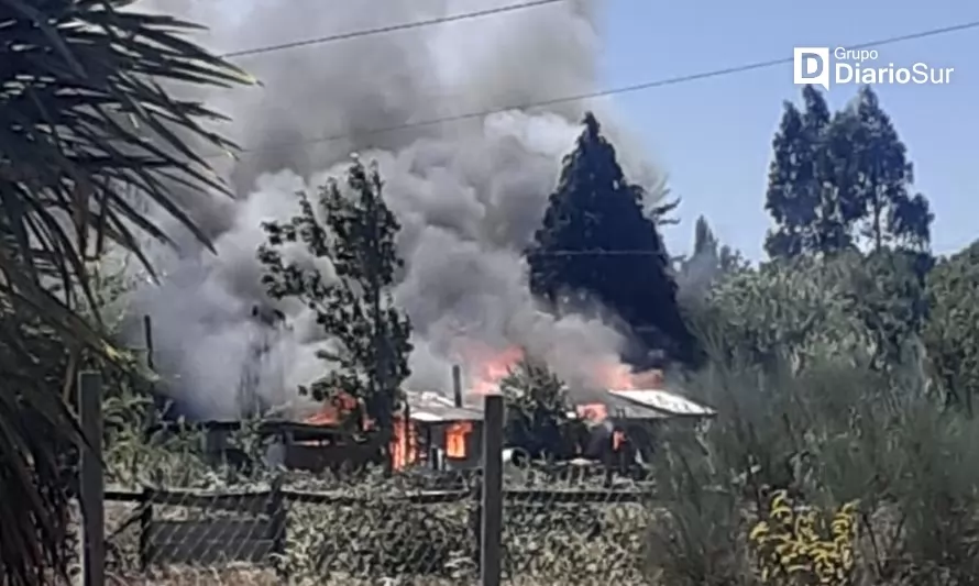 Incendio consumió vivienda en sector rural de Paillaco