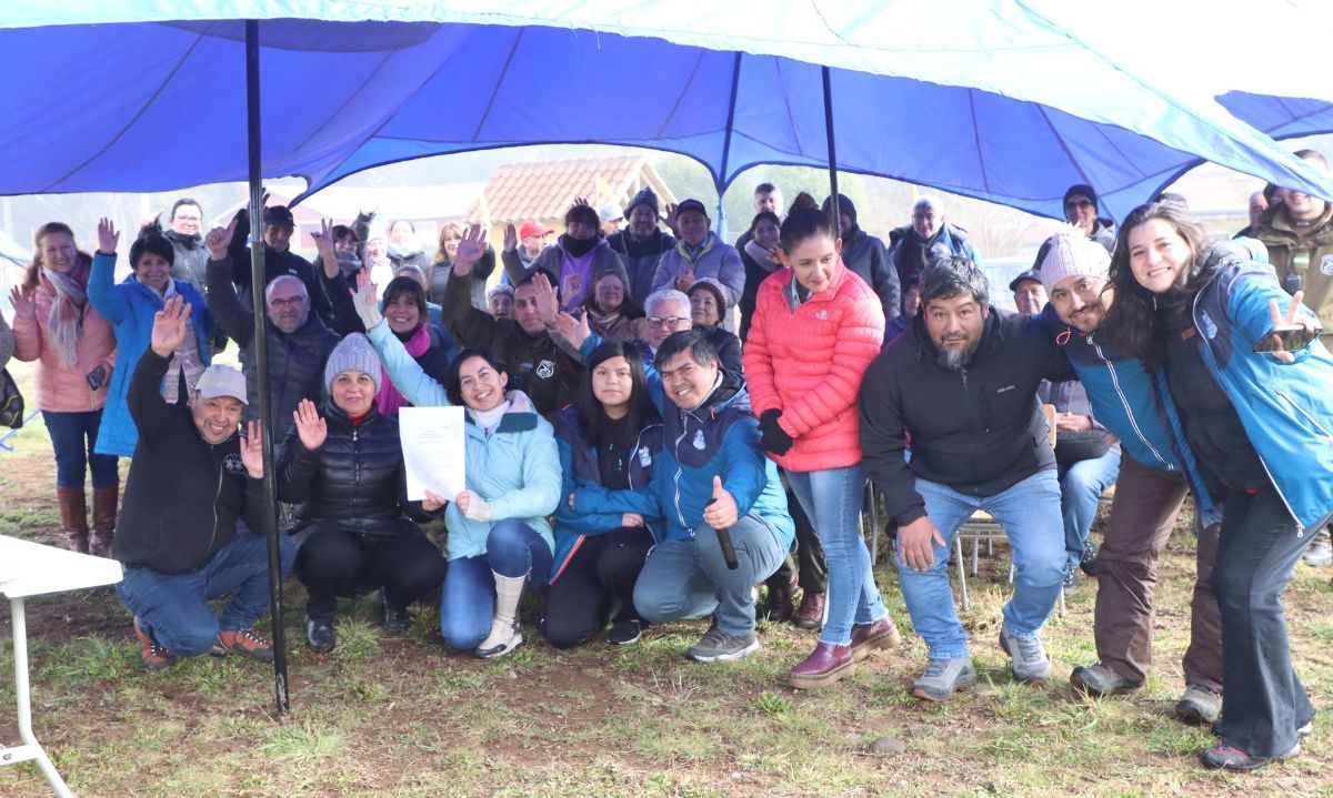 Vecinos felices: EFE entrega 5 mil mt2 de terreno a comunidad de Vivanco 
