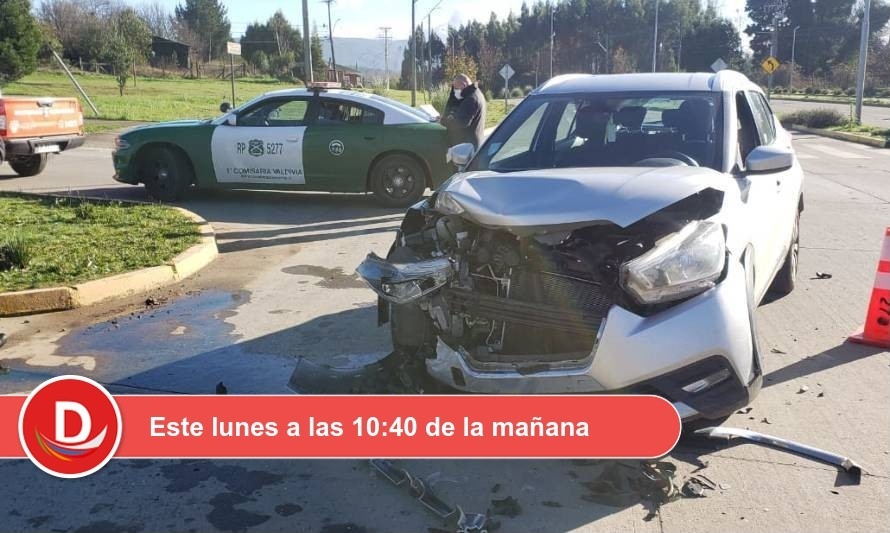 Reportan colisión vehicular en Avenida Simpson de Valdivia