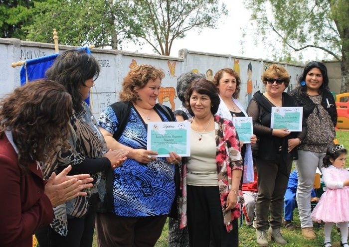 Doce mujeres de Itropulli recibieron certificados que acreditan su participación en curso de peluquería