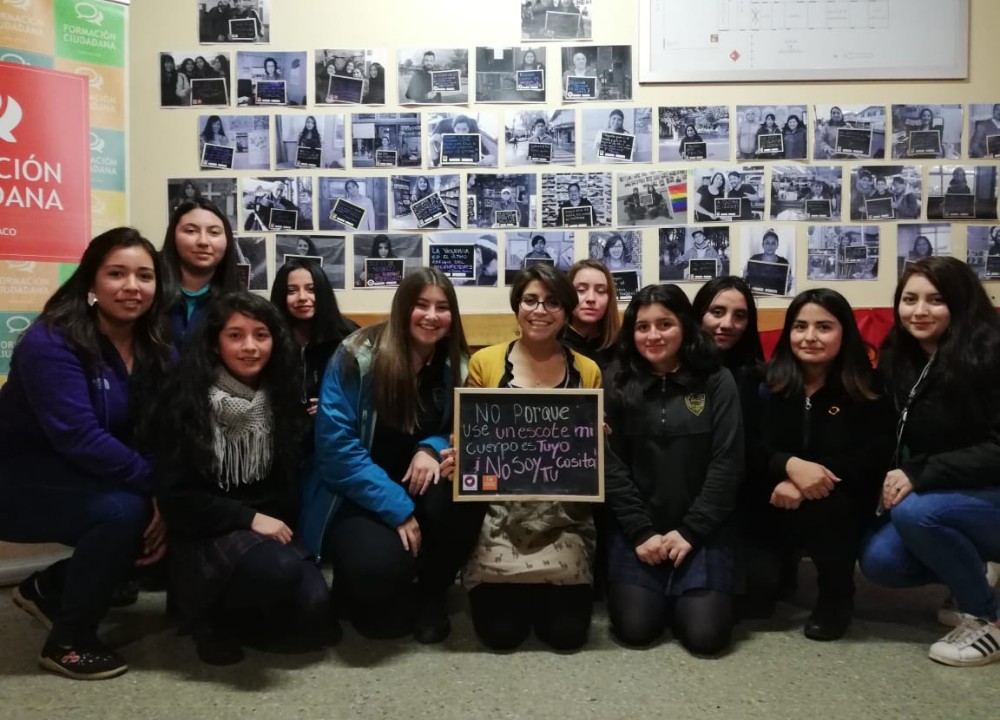 Estudiantes del Liceo de Paillaco conmemoraron el Día Internacional Contra la Violencia LGTBI