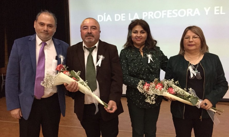 Profesores y profesoras de Paillaco fueron reconocidos en su día 