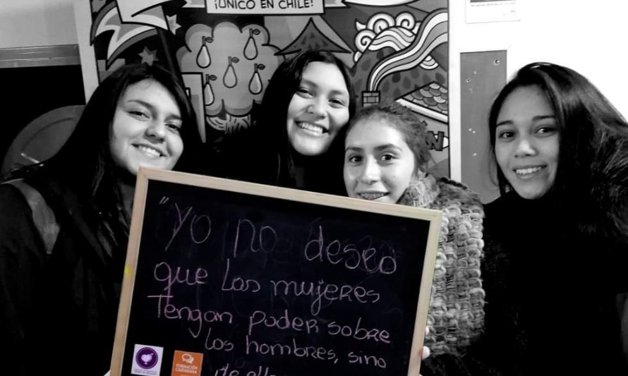 DAEM de Paillaco y Centro de la Mujer sensibilizan sobre la violencia contra la mujer