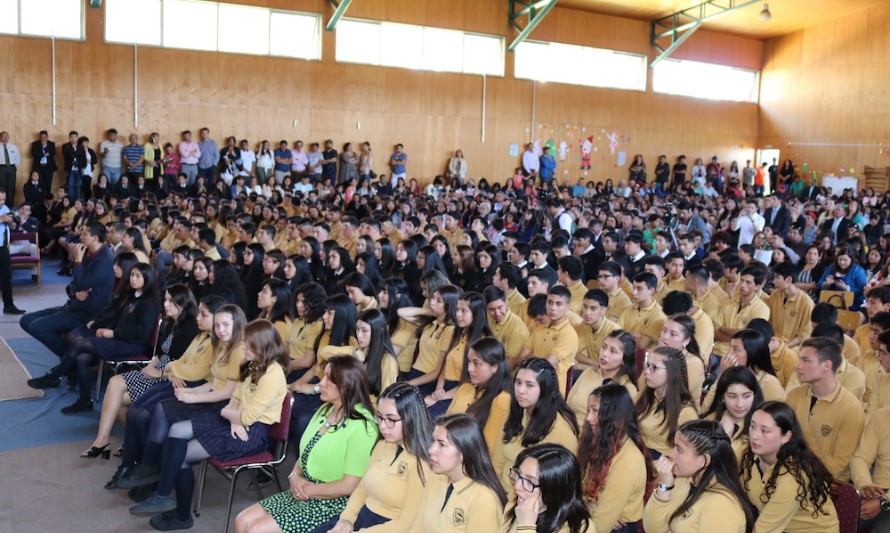Liceo de Paillaco licenció a 210 estudiantes de cuarto medio